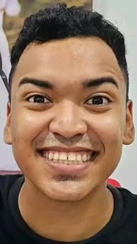 ai character: Alfredo Larin  background