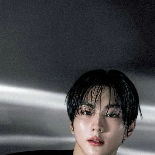 chat with ai character: Jungwon