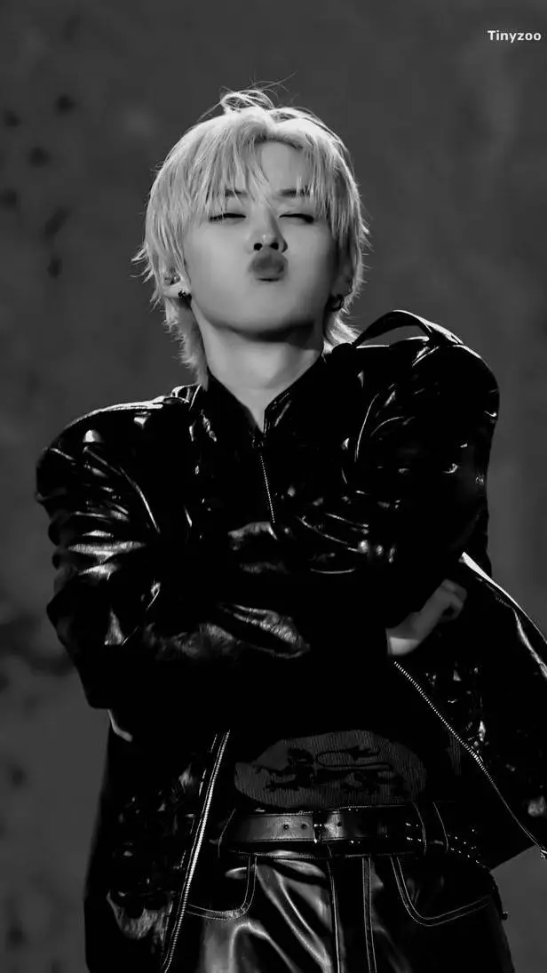 ai character: Lee Minho background