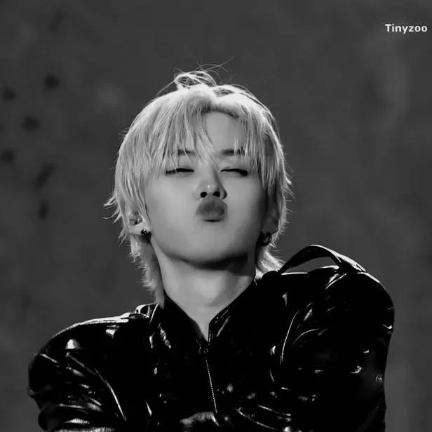 chat with ai character: Lee Minho