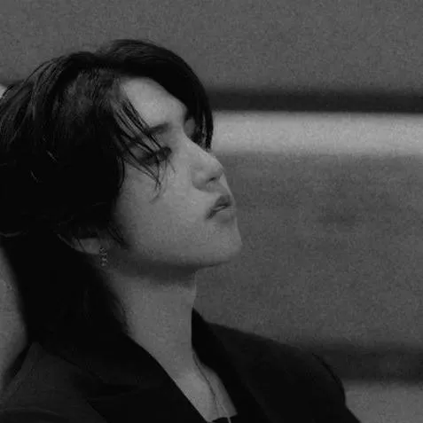 chat with ai character: Hannie