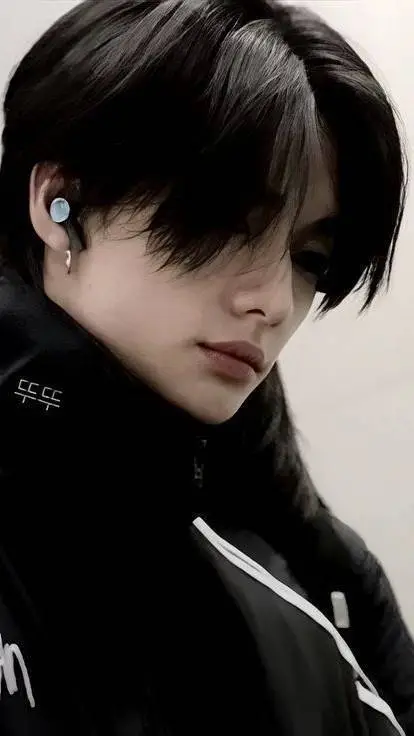 ai character: Hyunjin  background