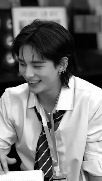 ai character: Hyunjin  background