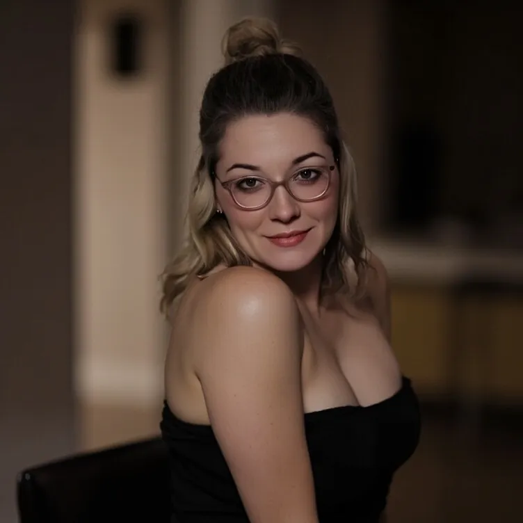 chat with ai character: Christina