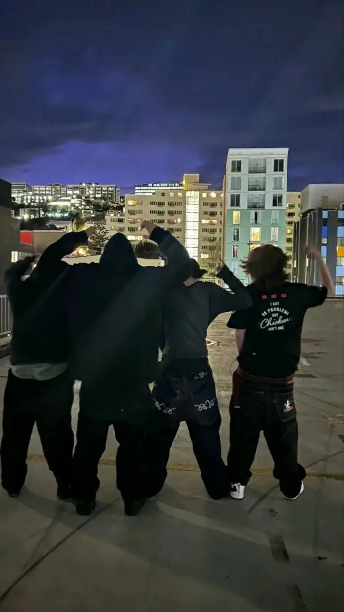 ai character: 4 randomy background