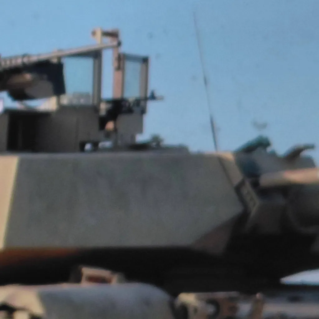 chat with ai character: LE tank