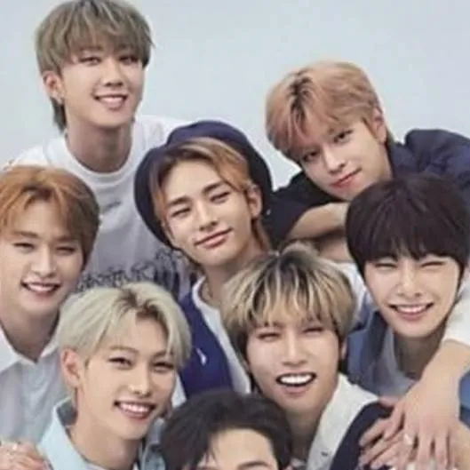 chat with ai character: straykids 