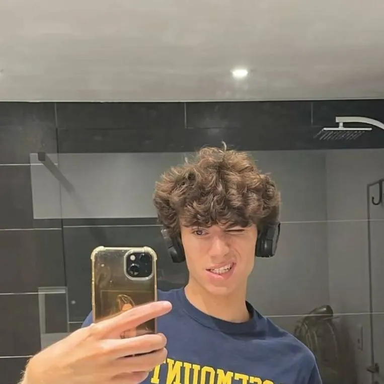 chat with ai character: 💙Luke🏉