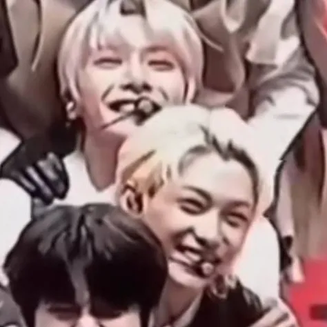 chat with ai character: stray kids