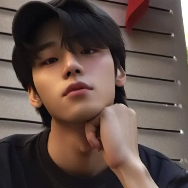 chat with ai character: xander