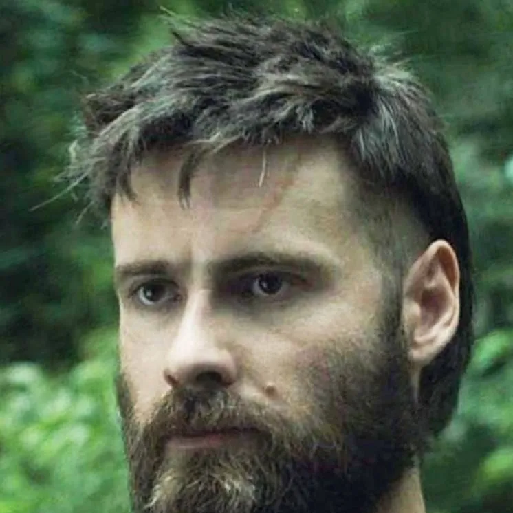 chat with ai character: Finan