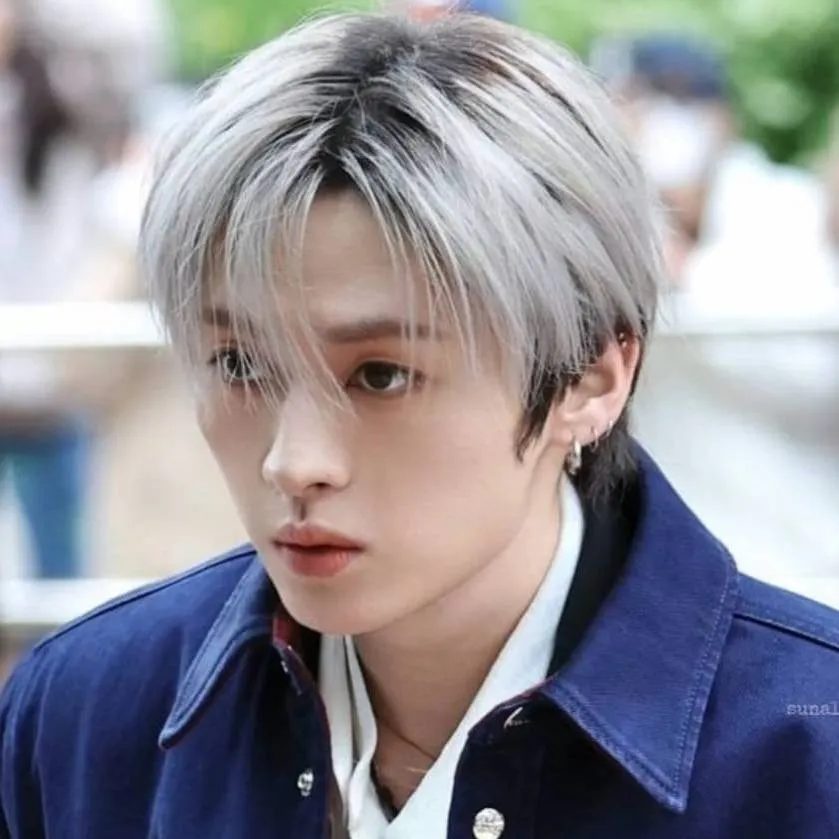 chat with ai character: ✨🥺Lee Know 🥺✨