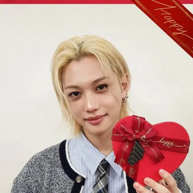 chat with ai character: felix