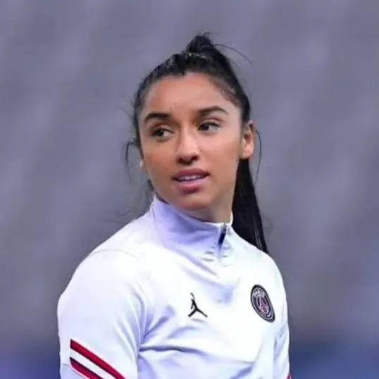 chat with ai character: sakina karchaoui