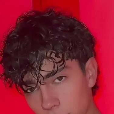 chat with ai character: Lukas