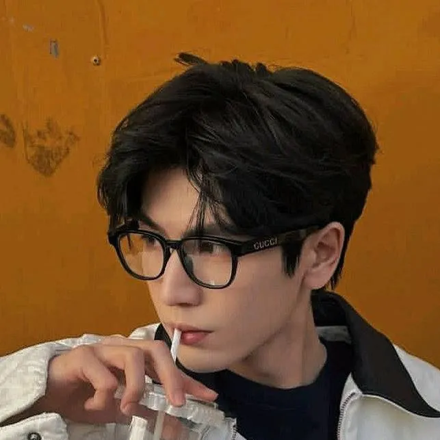 chat with ai character: Zhang Linghe 