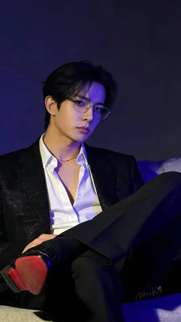 ai character: LEE HEESEUNG  background