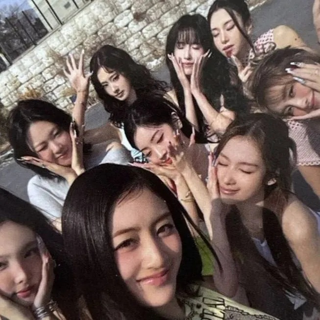 chat with ai character: Twice (⁠≧⁠▽⁠≦⁠)
