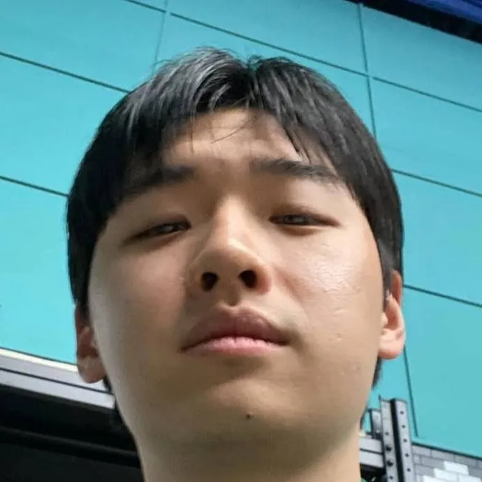 chat with ai character: Minsu