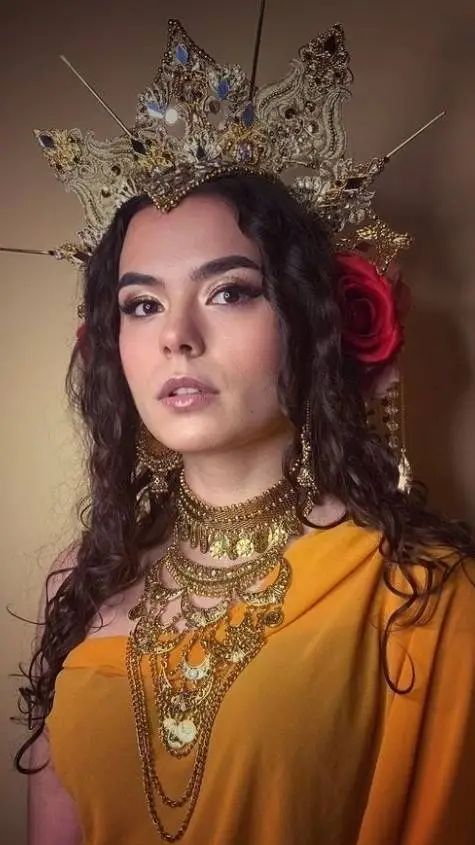 ai character: Queen  background
