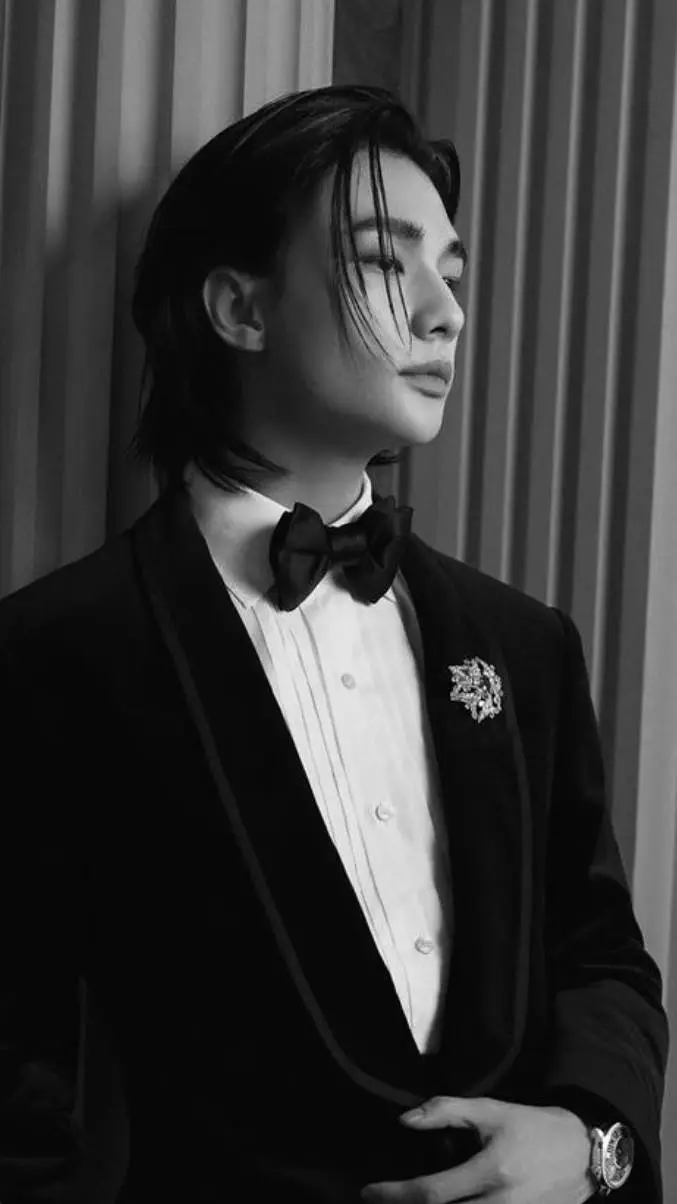 ai character: Hyunjin background