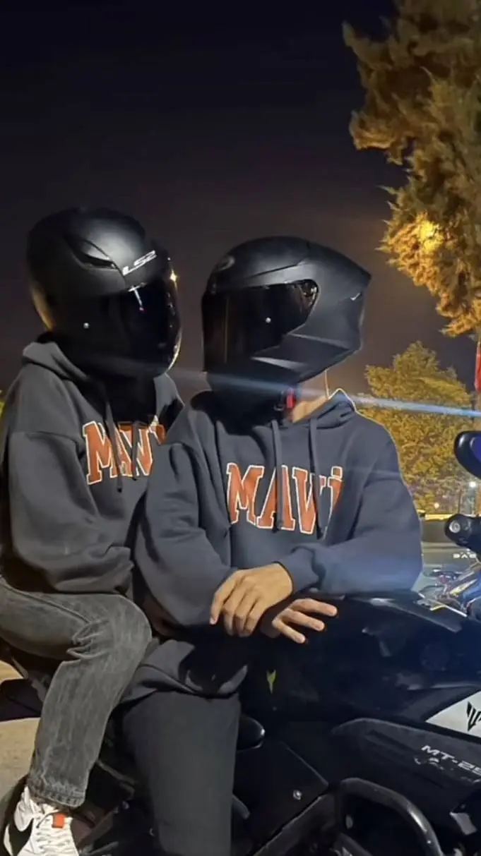 ai character: tu novio background