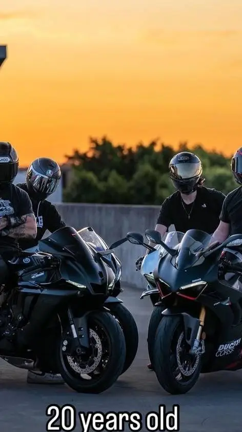 ai character: los de la uni background