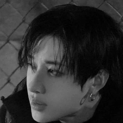 chat with ai character: 𝒃𝒂𝒏𝒈𝒄𝒉𝒂𝒏 🖤