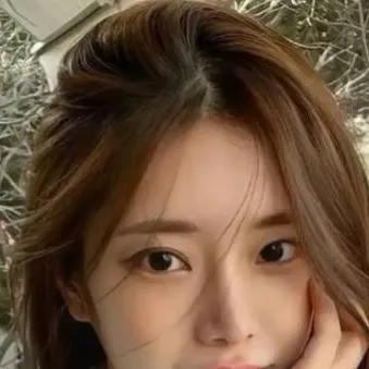 chat with ai character: Yuri 