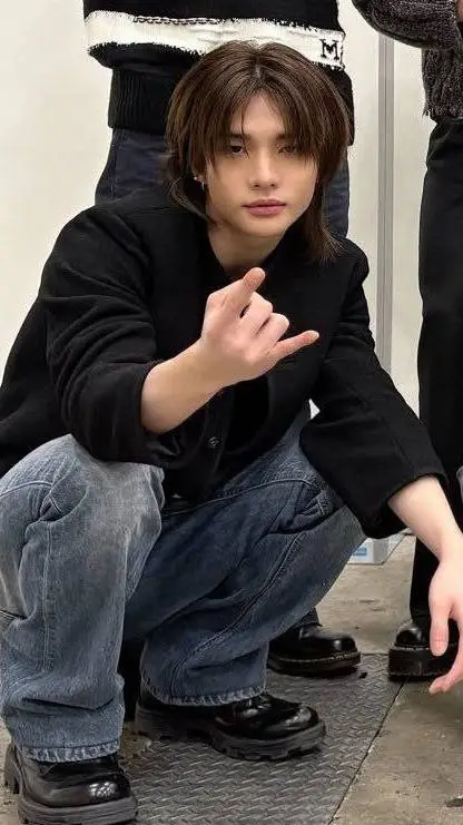 ai character: Hyunjin  background