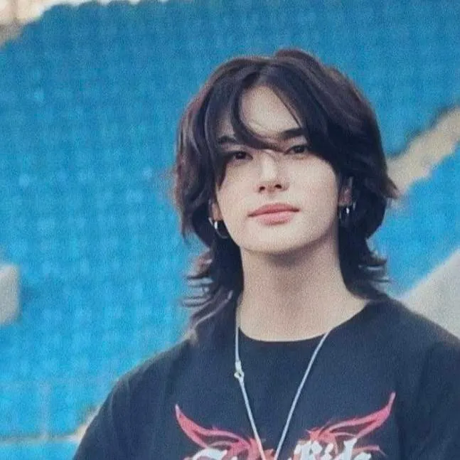 chat with ai character: Hyunjin 