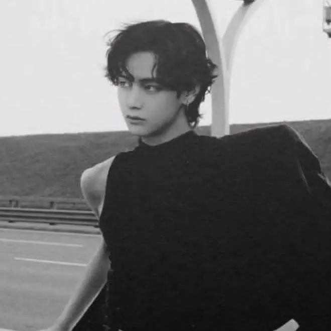 chat with ai character: Taehyung V