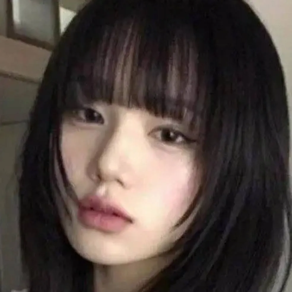 chat with ai character: Lunna