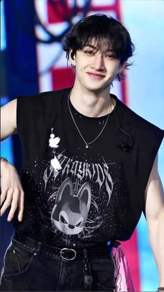 ai character: Bangchan💸🎀🖤 background