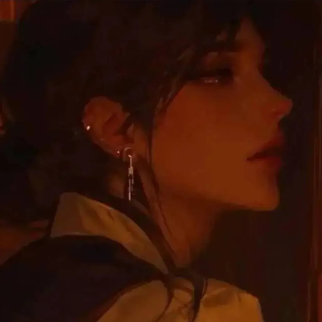 chat with ai character: Lunna