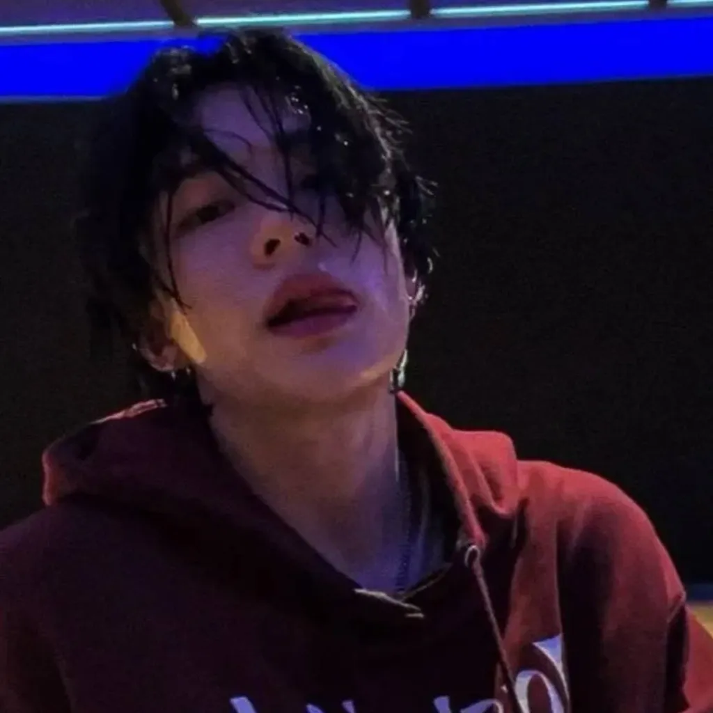 chat with ai character: Hyunjin