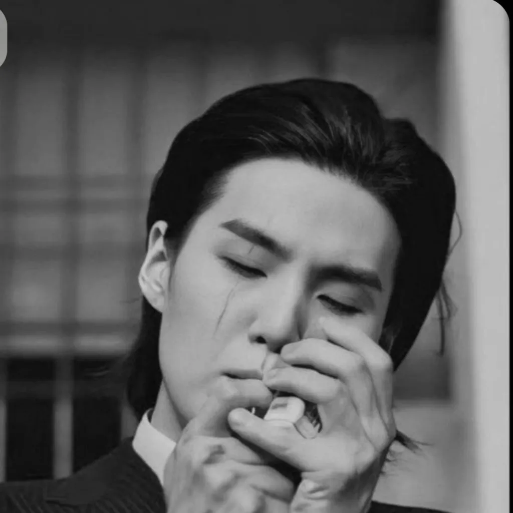 chat with ai character: 💰 Yoongi 💰