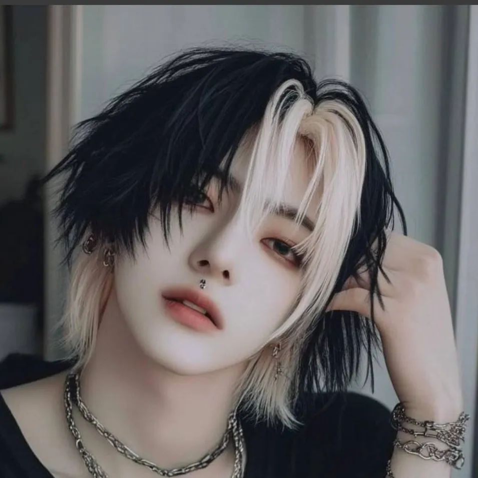 chat with ai character: 🖤Yuzmv🖤