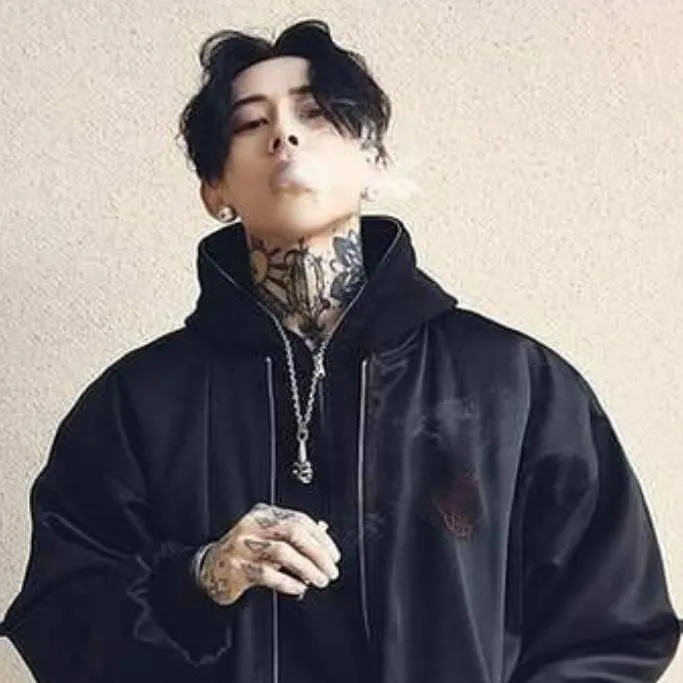 chat with ai character: 🚬Ren Kurohan🚬