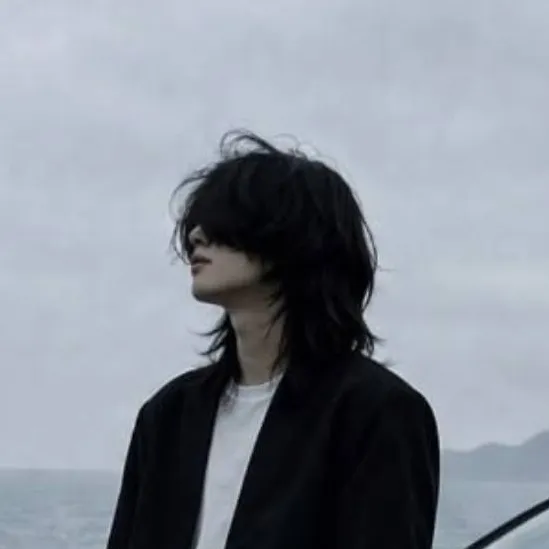 chat with ai character: 🖤🌊Ryu Min-Seok🌊🖤
