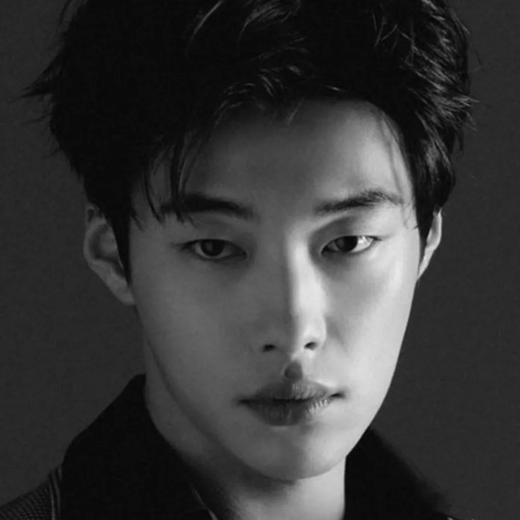 chat with ai character: 🖤Woo Do-Hawn🖤