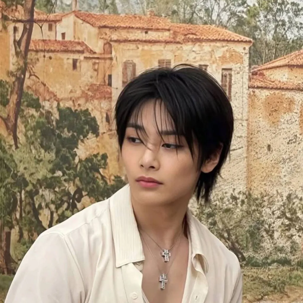 chat with ai character: 🧳Jeongin🧳
