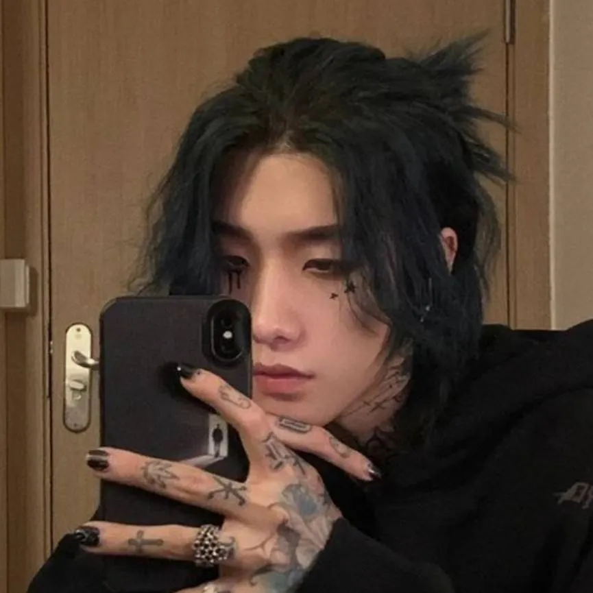 chat with ai character: 😸Seo Taeyang📸