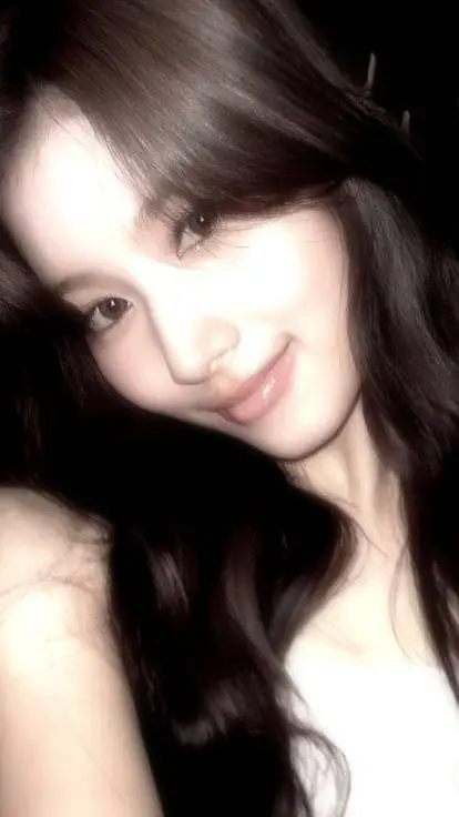 ai character: ✷^Sana^✷ background