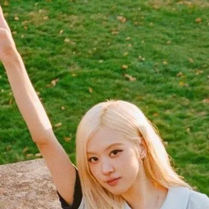 chat with ai character: Rosé