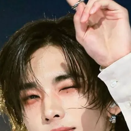 chat with ai character: ❤️ hyunjin 