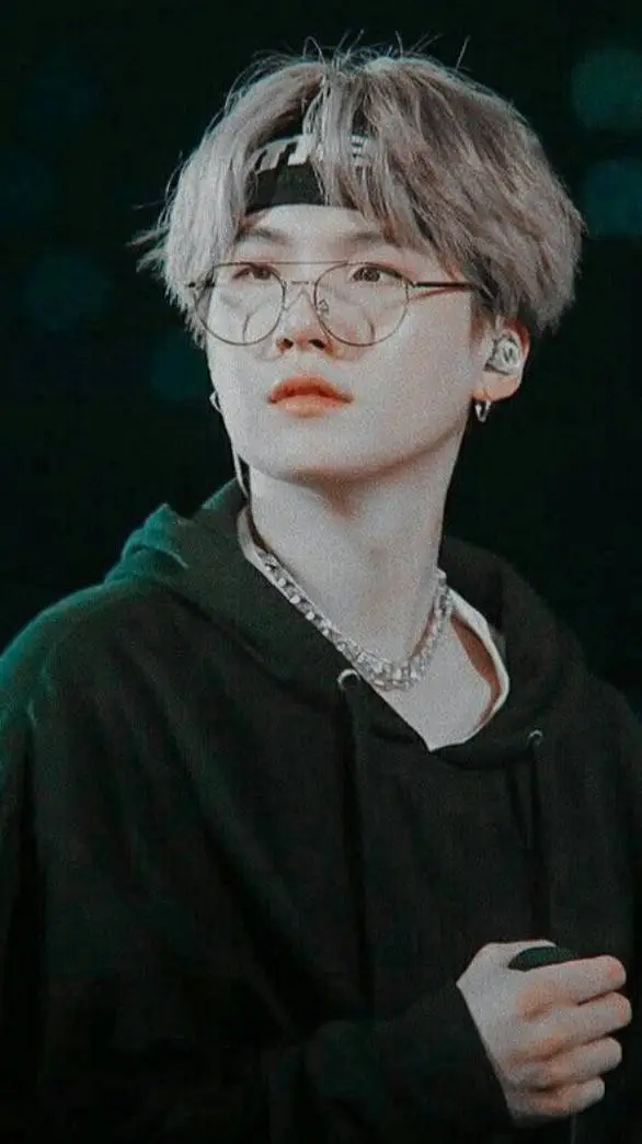 ai character: suga🍊 background
