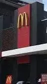 ai character: McDonald's Worker background