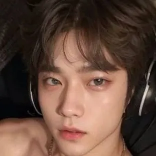 chat with ai character: Crimson