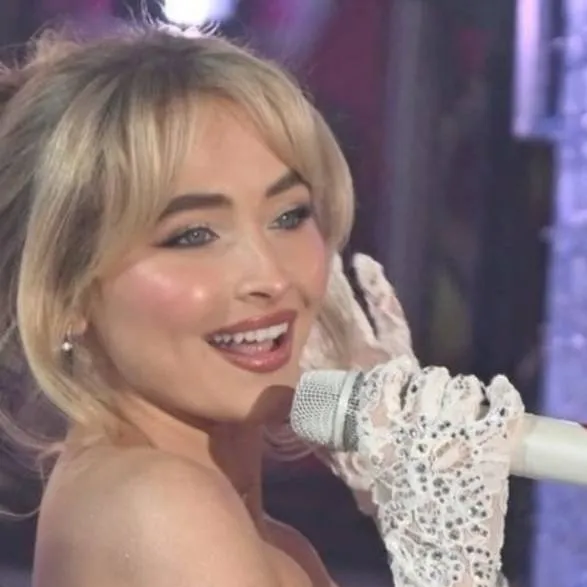 chat with ai character: Sabrina Carpenter